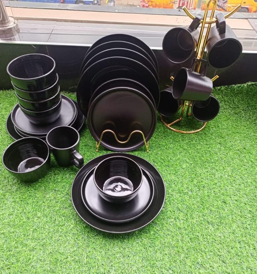 All black dinnerset