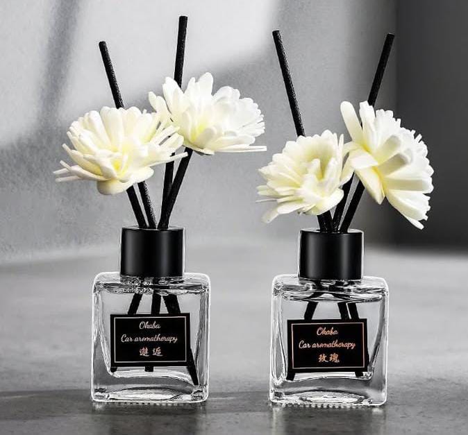 Reed diffuser with scent