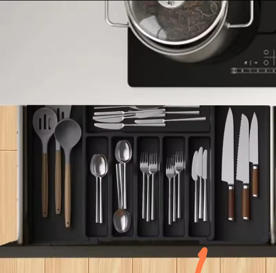 Expandable cutlery organizer
