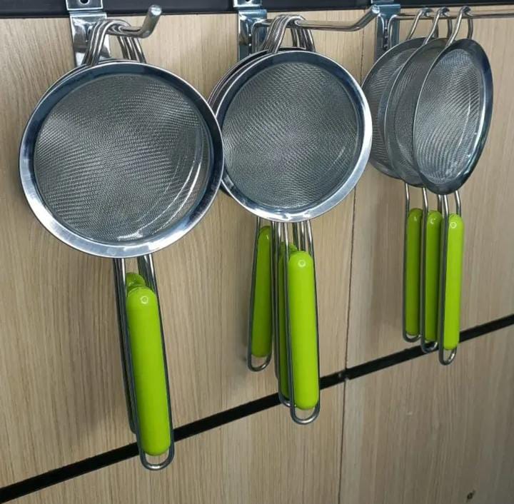 Metallic sieve
