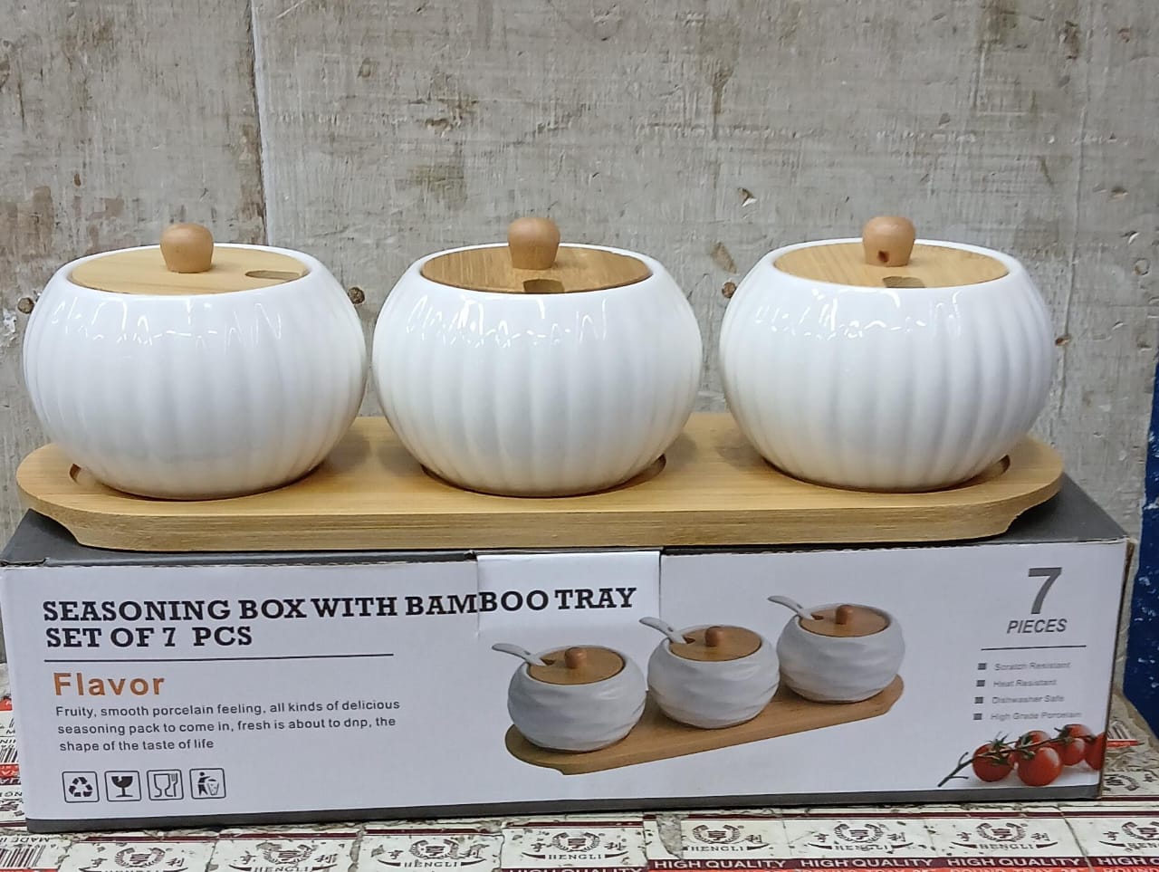 Sugar/spice/seasoning set with bamboo tray