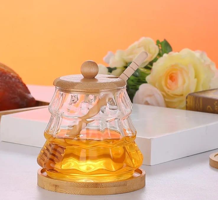 Honey dispenser with bamboo lid