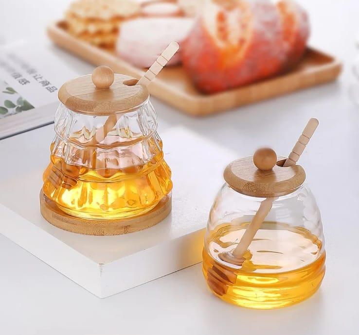 Honey dispenser with bamboo lid