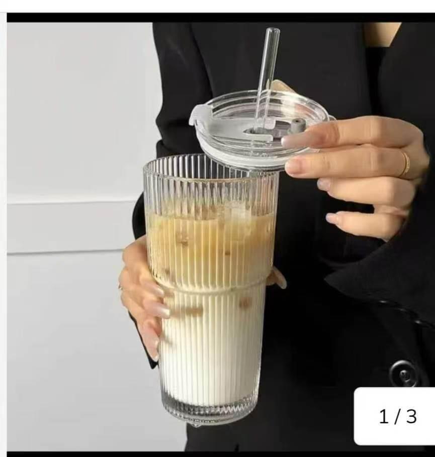 Heavy borosilicate tumbler with straw