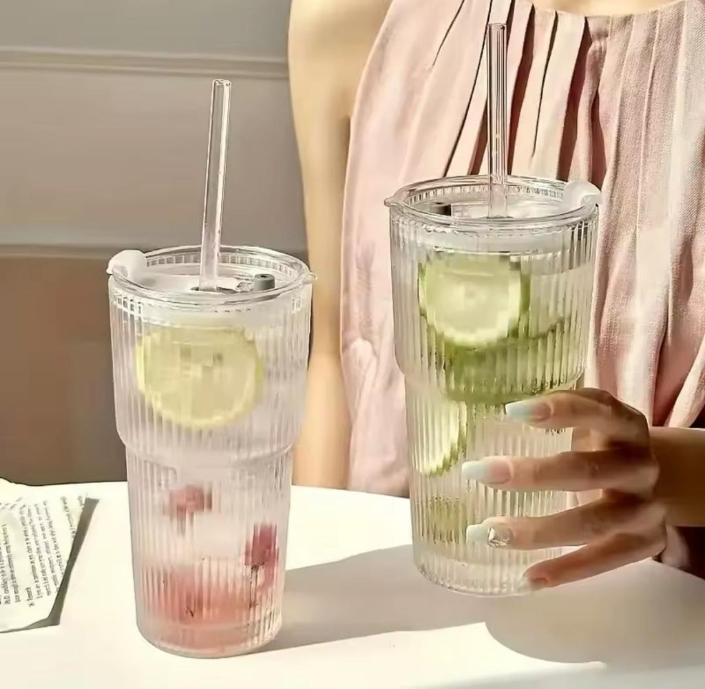 Heavy borosilicate tumbler with straw