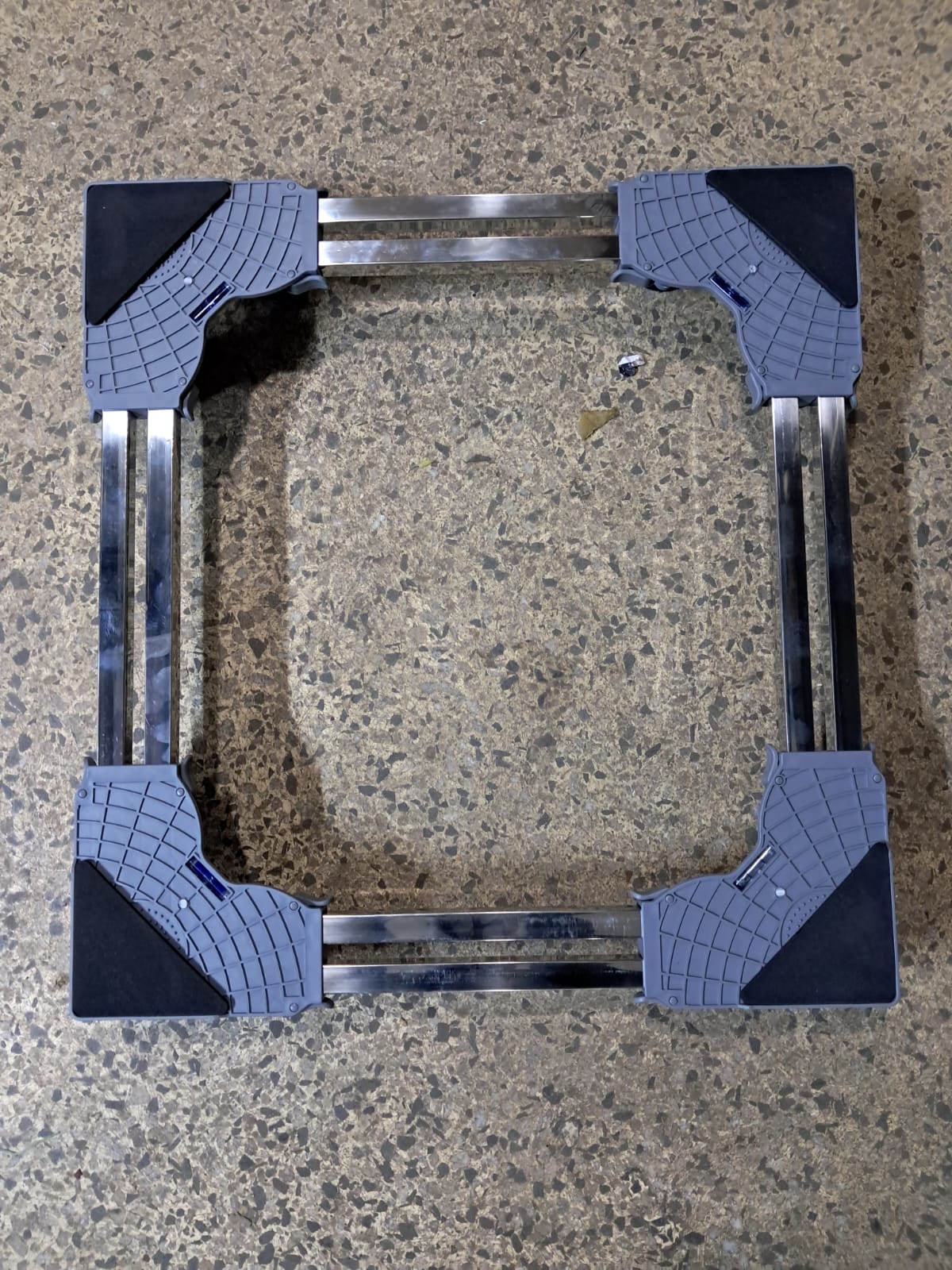 Heavy duty adjustable refrigerator/washing machine base stand