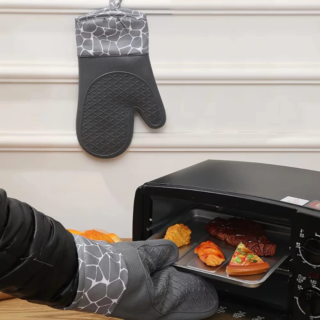 Heat resistant silicone oven gloves with soft cotton lining