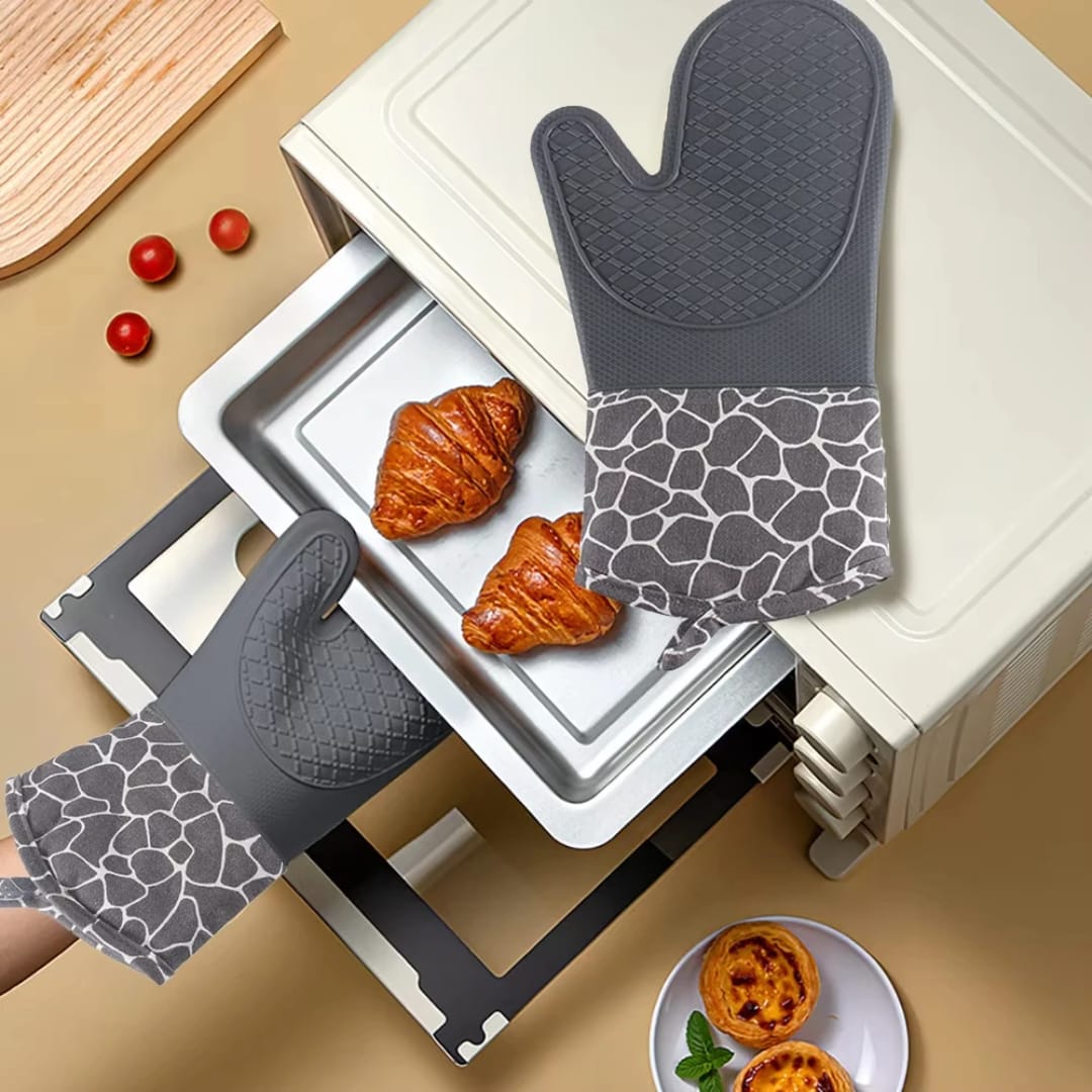 Heat resistant silicone oven gloves with soft cotton lining